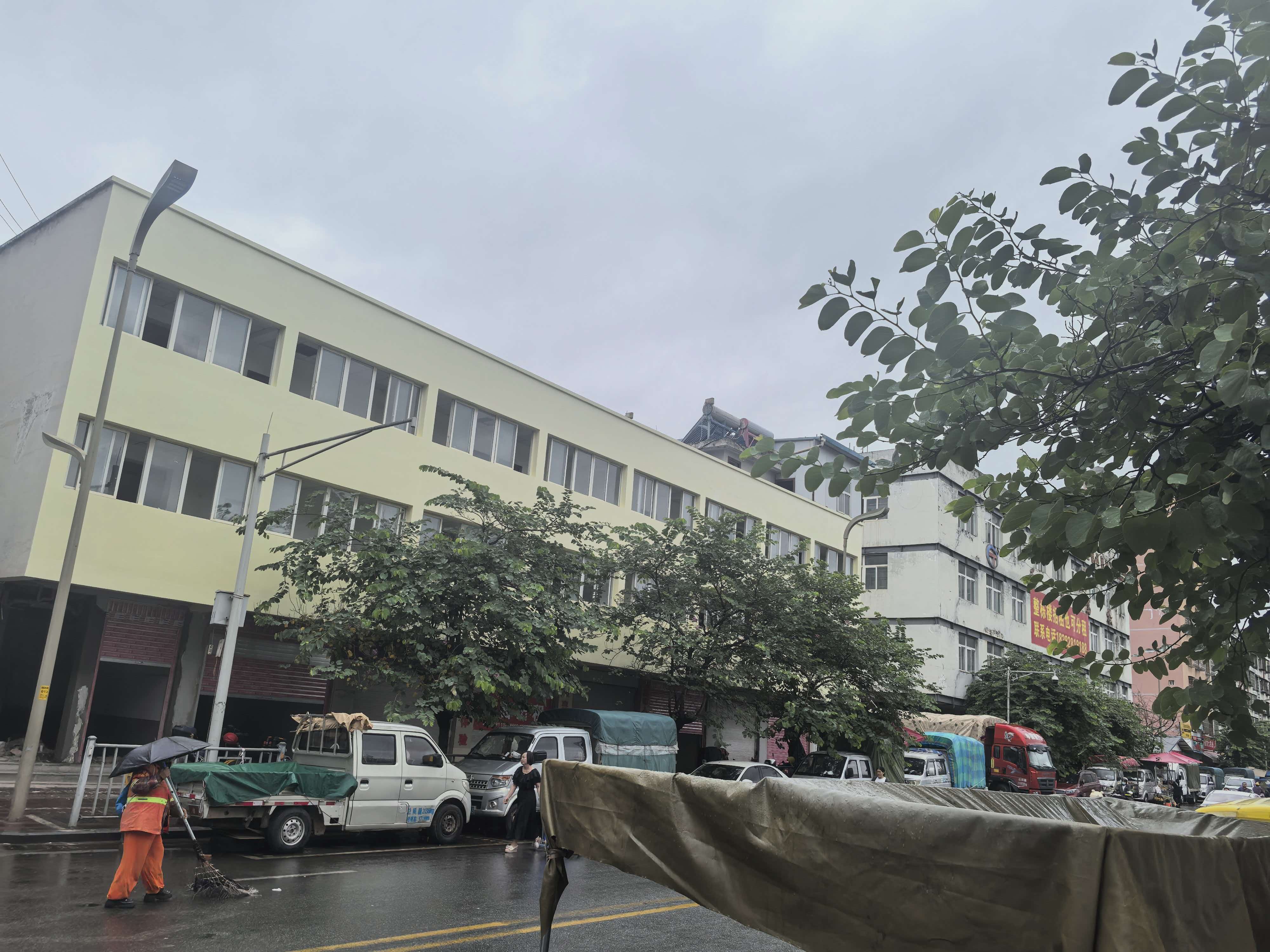 凉山事业部所在街边办公楼现状